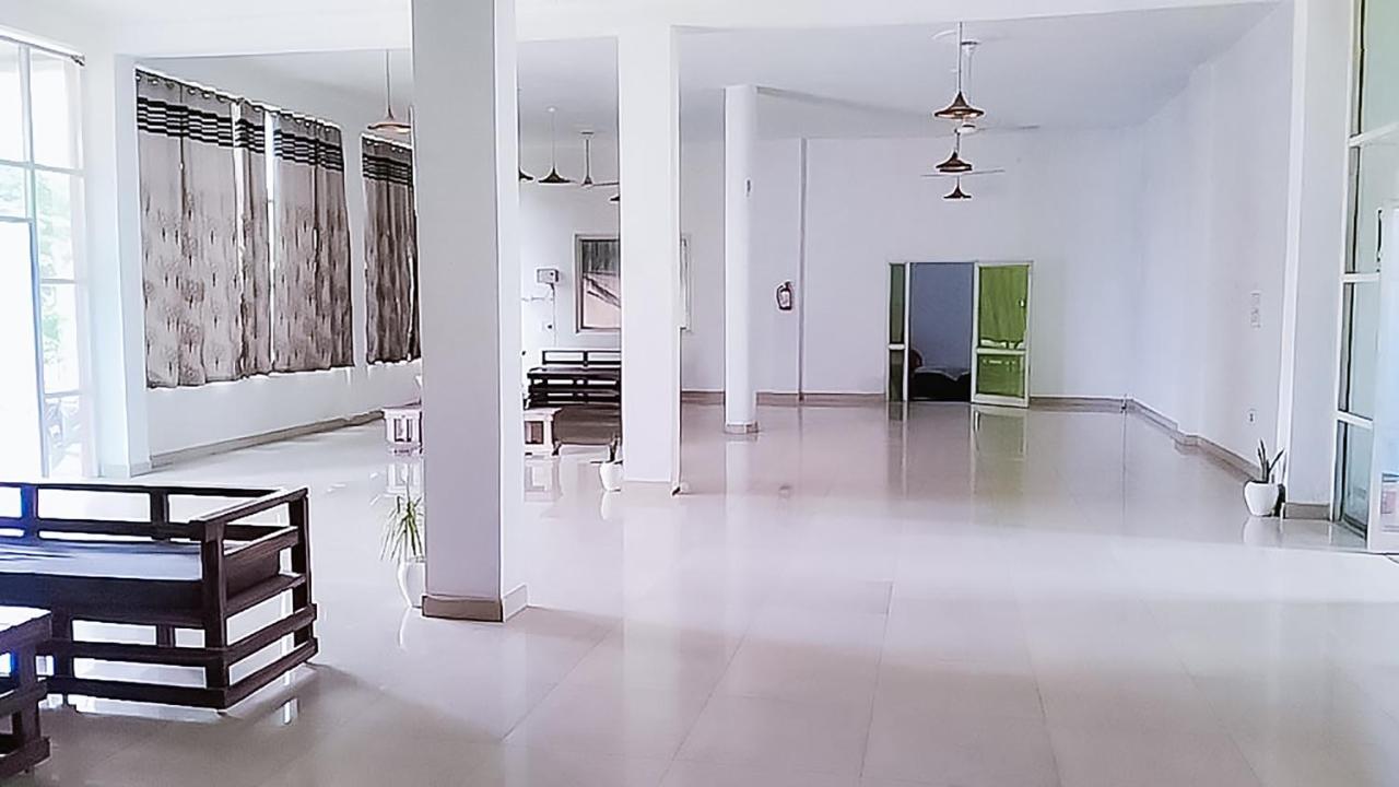 Roomshala 110 Hotel Mulaqaat - Shiv Nadar University Dadri ภายนอก รูปภาพ