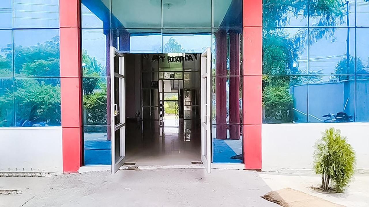 Roomshala 110 Hotel Mulaqaat - Shiv Nadar University Dadri ภายนอก รูปภาพ