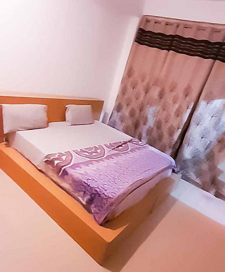 Roomshala 110 Hotel Mulaqaat - Shiv Nadar University Dadri ภายนอก รูปภาพ