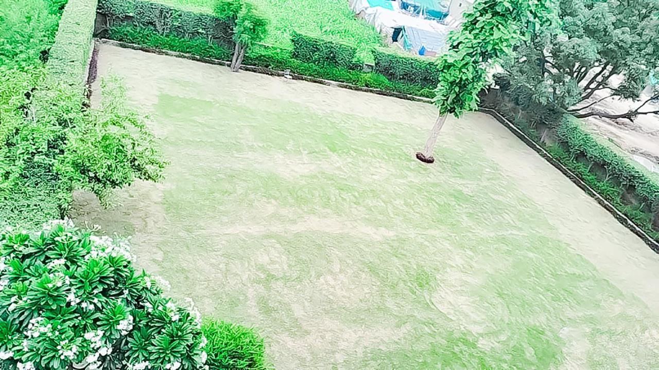 Roomshala 110 Hotel Mulaqaat - Shiv Nadar University Dadri ภายนอก รูปภาพ